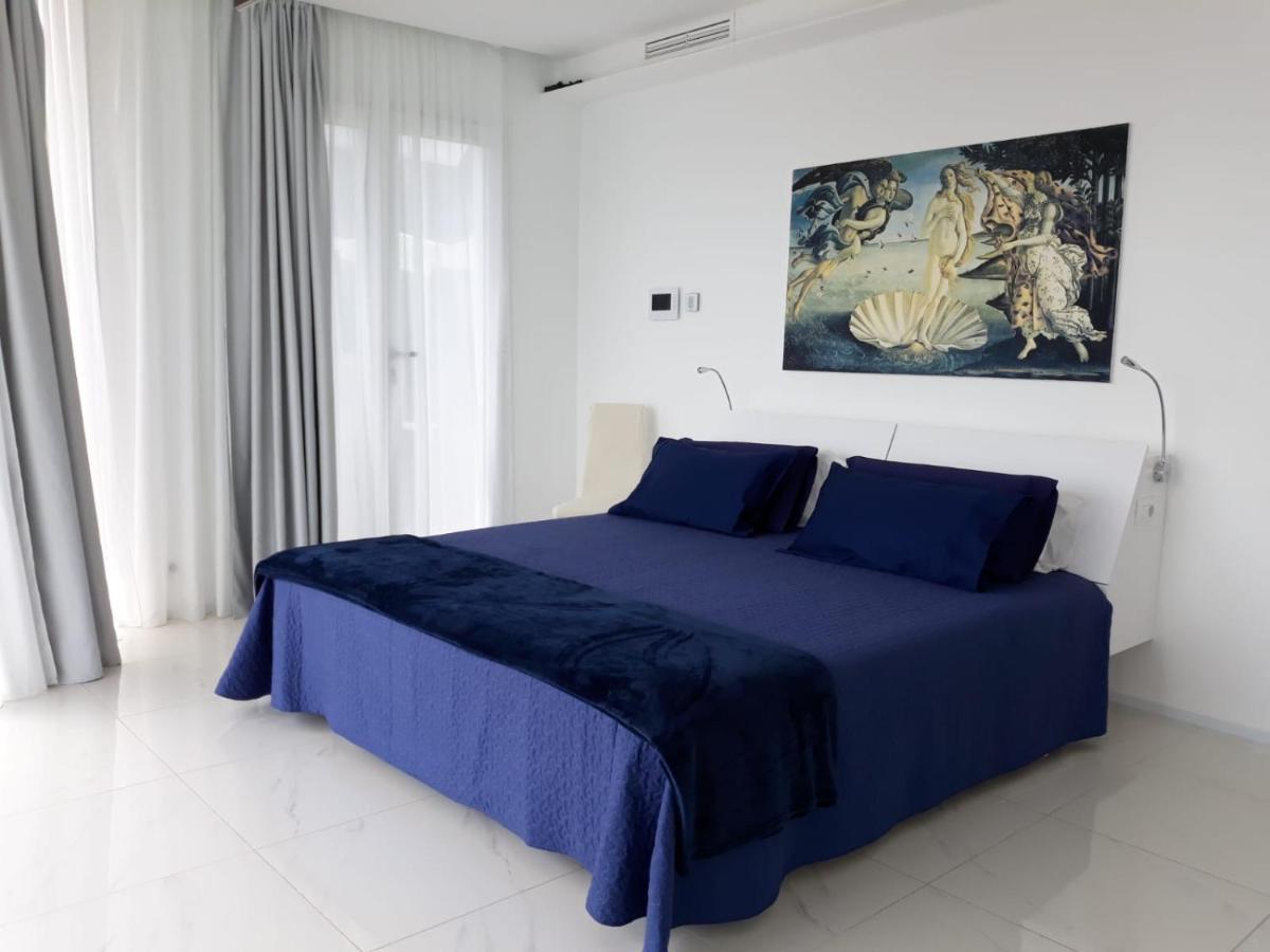 Villa Luxury Paradise Suites 살로브레나 외부 사진