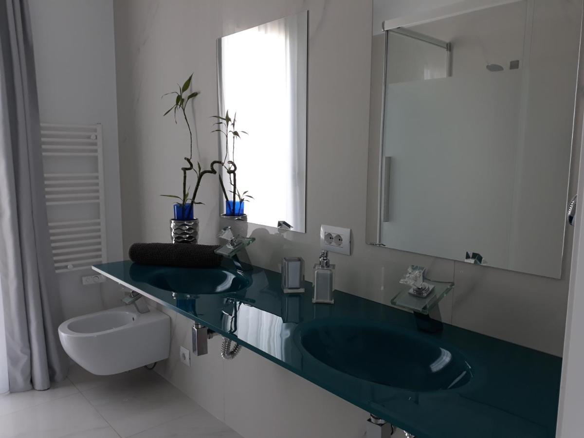 Villa Luxury Paradise Suites 살로브레나 외부 사진