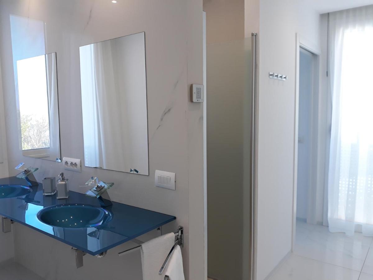 Villa Luxury Paradise Suites 살로브레나 외부 사진